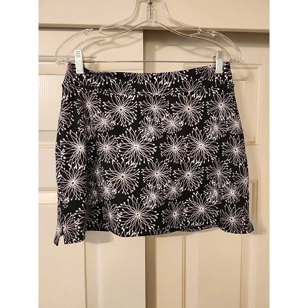 Tranquility Black Floral Skort Size M White Flower Print Active Casual Golf - Picture 1 of 6